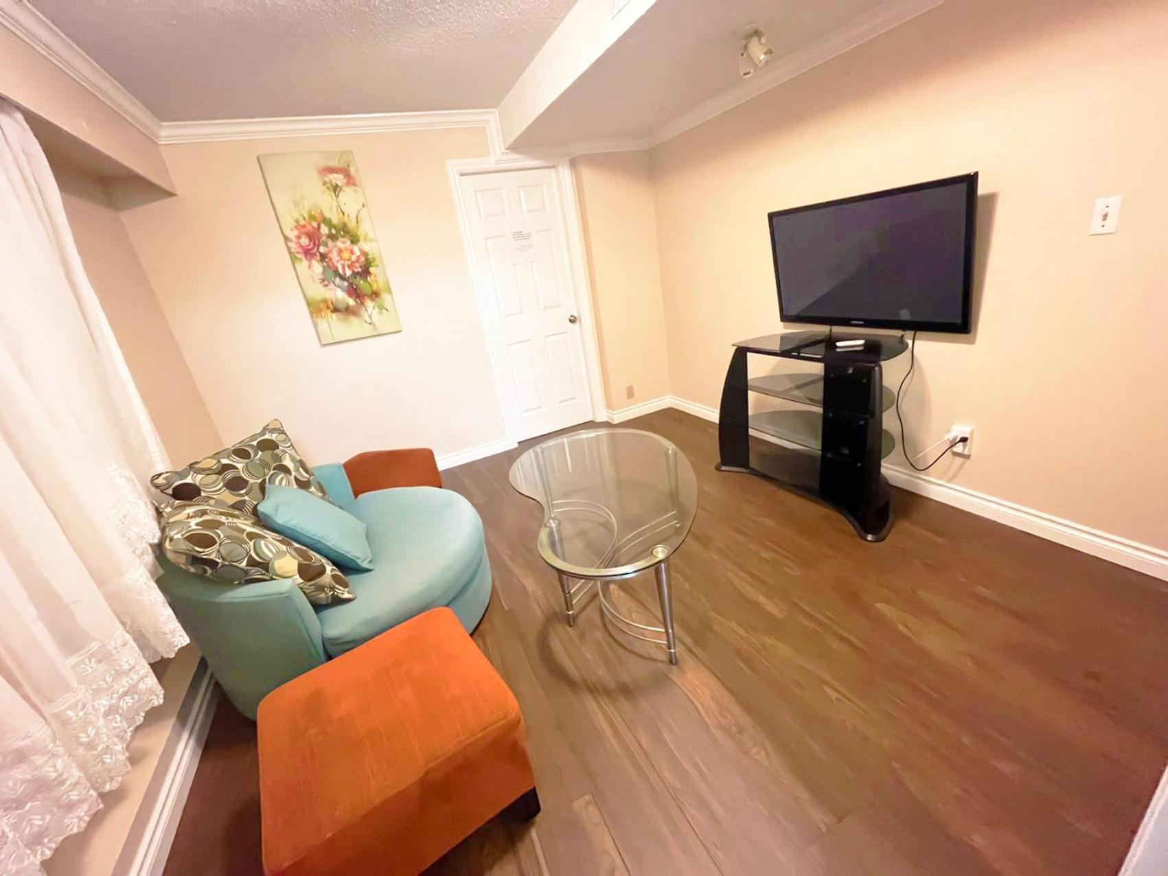 Private Suite With Private Entrance King Bed Richmond Exterior photo