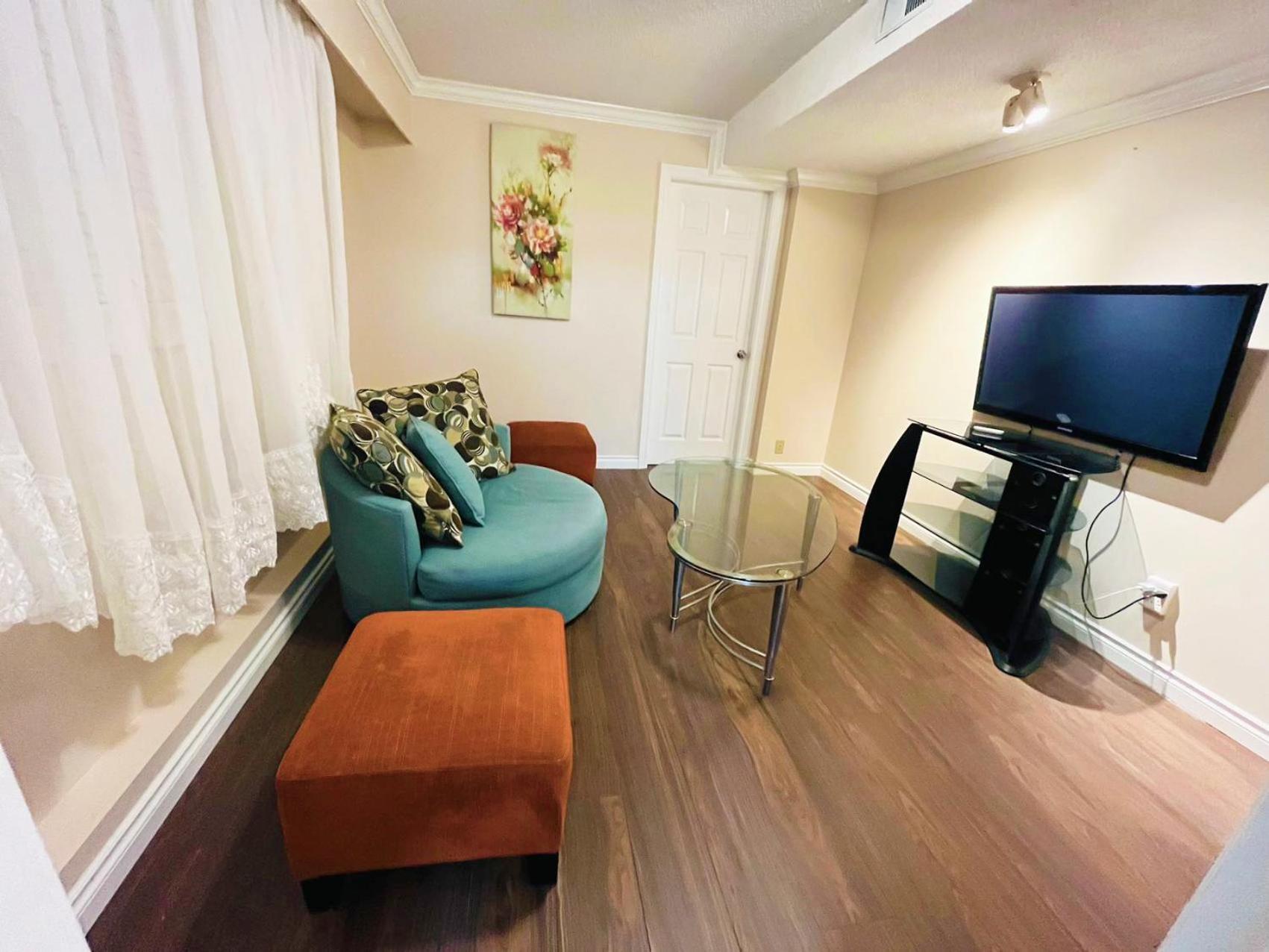 Private Suite With Private Entrance King Bed Richmond Exterior photo